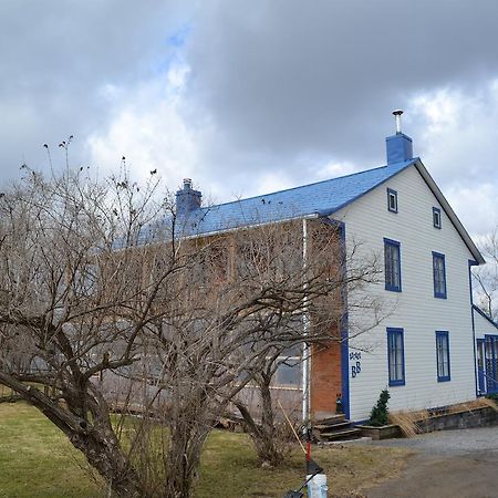 Bed and Breakfast Gite Au Toit Bleu Sainte-Famille Экстерьер фото