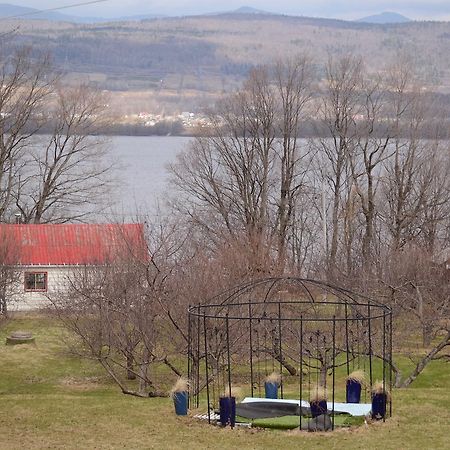 Bed and Breakfast Gite Au Toit Bleu Sainte-Famille Экстерьер фото
